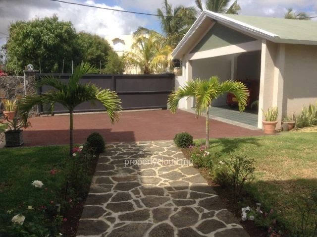 Large new villa of 2990p2 including 6 bedrooms in Calodyne