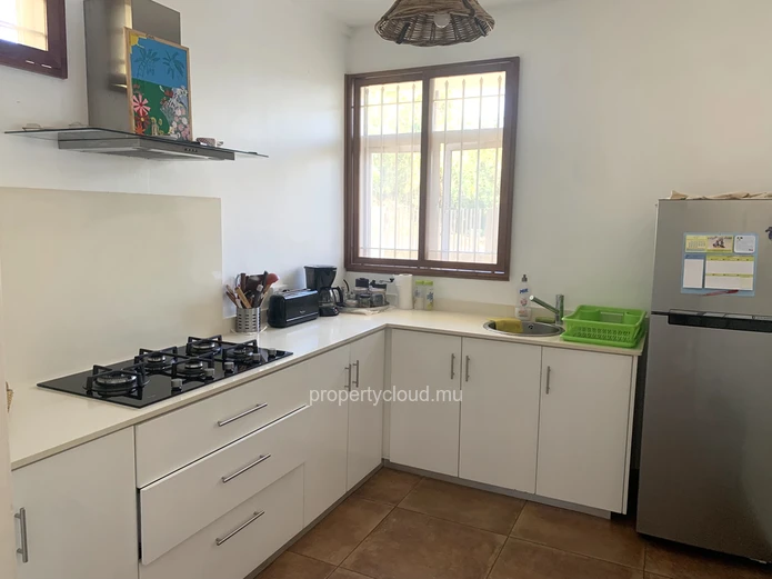 Flic en Flac for sale pleasant renovated 4 bedroom villa with swimming pool and garage located in a residential and q...