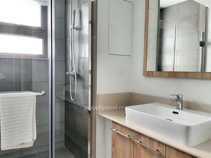 Tamarin for sale comfortable 2 bedroom apartment, located in Tamarin Bay, with access to the beach.