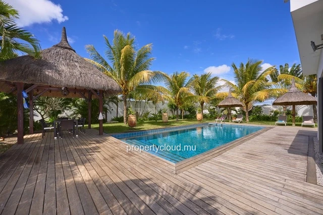 For sale: 4-bedroom villa accessible to foreigners, ideally located in La Salette, Grand Baie.