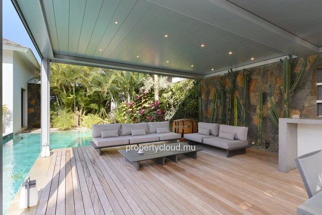For sale: 4-bedroom villa with en suite rooms + office, 414.20 m2 on a 1,065 m2 plot, accessible to foreigners in Gra...