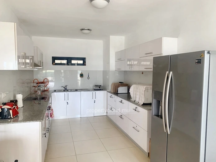 Sodnac à vendre penthouse 4 chambres situé dans une résidence sécurisée avec piscine salle de sport, sauna, hammam et...