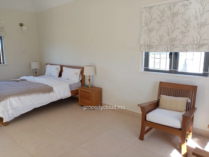 Votre Nouvelle Vie à Maurice Commence Ici : Villa de Luxe Neuve avec Piscine et Jardin à Grand Baie (Chemin 20 Pieds)