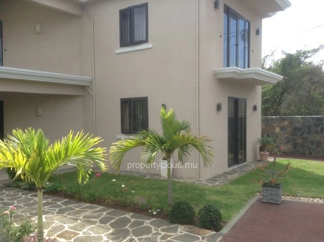 Large new villa of 2990p2 including 6 bedrooms in Calodyne