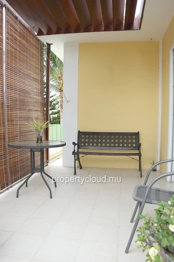 Flic en Flac, 2-bedroom apartment for rent in a villa 300 meters from the beach with a shared garden
