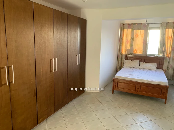 Flic en Flac: 3-bedroom triplex rental with swimming pool and unobstructed views of Flic en Flac
