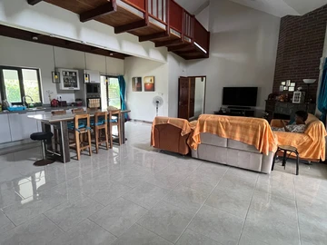5 Bedroom Villa