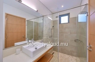For sale: magnificent villa in a residence accessible to foreigners in Grand Baie, La Salette.