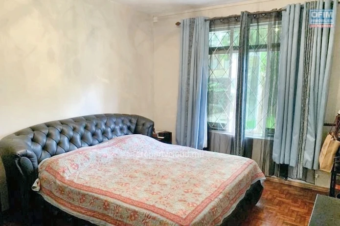 Curepipe for sale charming villa completely renovated with three bedrooms and an office,living space of 230M2 on a pl...