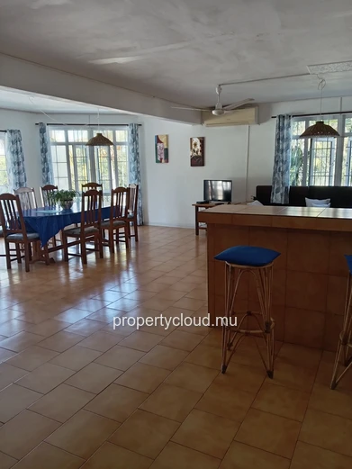Your Private Oasis: Large Apartment with Pool and Garden Near Pereybere/Grand Baie