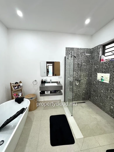  Flic en Flac, Mauritius: For sale, magnificent recent contemporary villa with swimming pool and nature views.