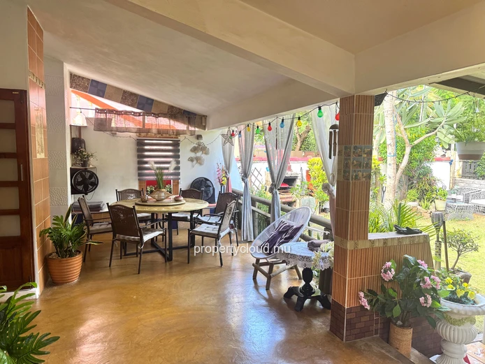  Albion – For sale, 4-bedroom family villa near the beach