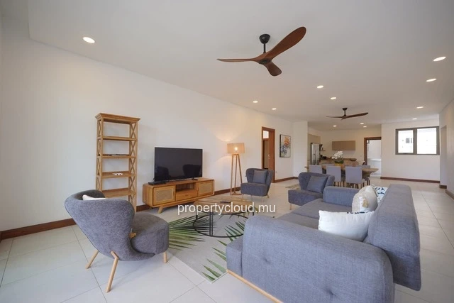 For sale: 3-bedroom apartment accessible to foreigners in Pointe aux Cannoniers.