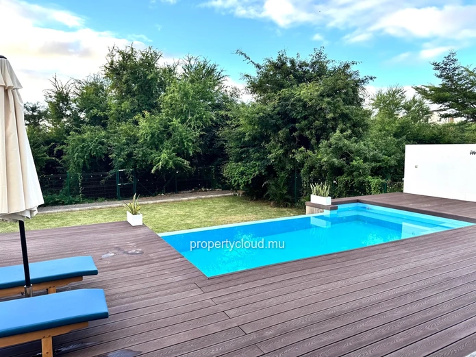  Flic en Flac, Mauritius: For sale, magnificent recent contemporary villa with swimming pool and nature views.