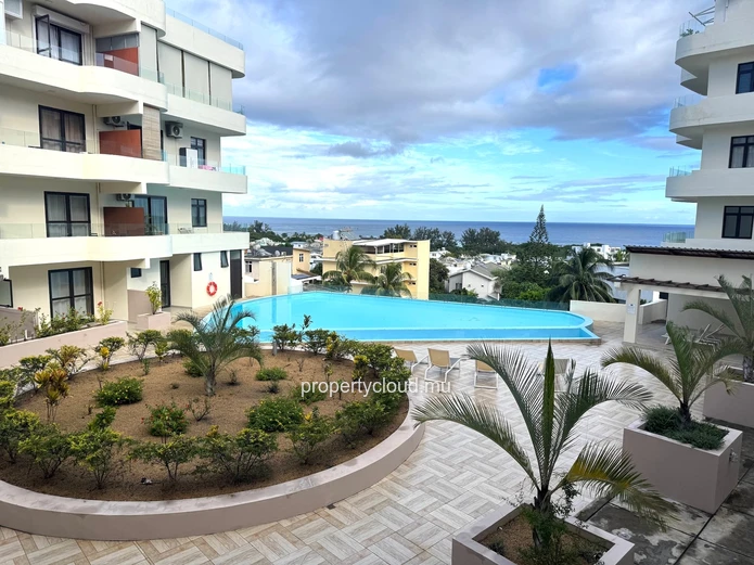 Flic en Flac for rent recent 2 bedroom apartment with swimming pool, gym, elevator and covered parking located in a s...