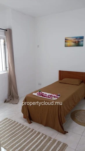FOR SALE – Renovated apartment with communal pool - Pereybère
