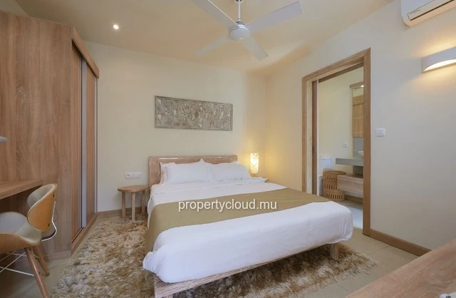 For sale: villa in a prestigious residence accessible to foreigners. Two minutes from the center of Grand Baie.