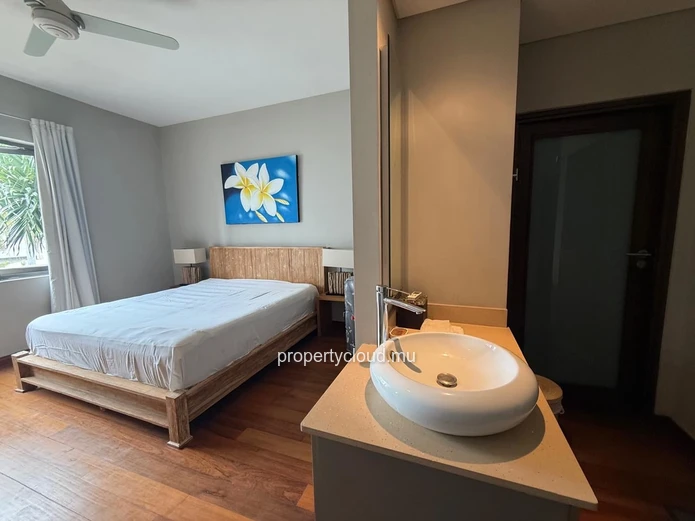 BAIN BOEUF: Stunning Balinese-inspired apartment – Sea view & beach access
