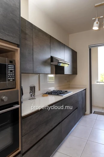 For rent – Flic en Flac, Mauritius Magnificent recent 3 bedroom apartment located on the top floor, with roof terrace...