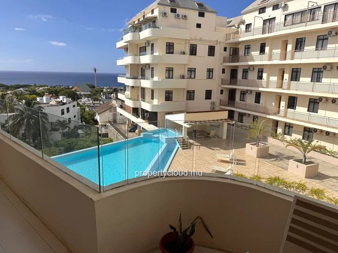 Flic en Flac – For rent, beautiful 1 bedroom apartment located in a luxury residence with swimming pool, gym and cove...