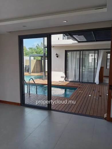 New contemporary villa in Pereybere – 6 bedrooms – Central swimming pool – Premium amenities