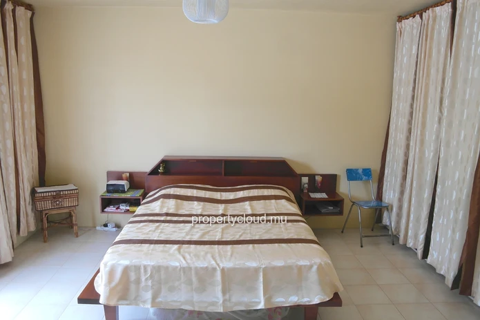 Flic en Flac, 2-bedroom apartment for rent in a villa 300 meters from the beach with a shared garden
