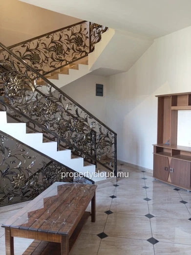  FOR RENT – Large, unique villa full of charm | 3 floors + rooftop | 3 to 4 bedrooms | Independent studio