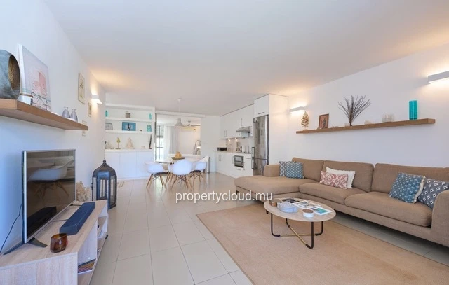 A vendre appartement d'une chambre au 1er étage, meublé et équipé accessible aux étrangers à Mont Choisy.