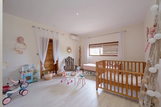 For sale: magnificent villa in a residence accessible to foreigners in Pereybere.