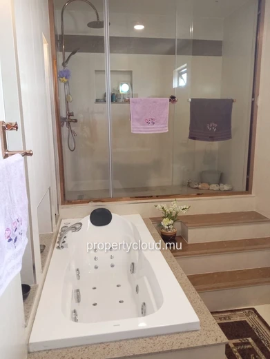  FOR RENT – Large, unique villa full of charm | 3 floors + rooftop | 3 to 4 bedrooms | Independent studio