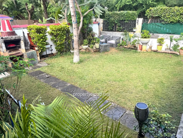  Albion – For sale, 4-bedroom family villa near the beach
