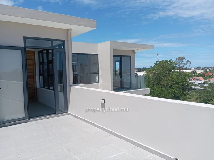 FOR SALE – NEW PENTHOUSE 180 m² – GRAND BAIE CENTER