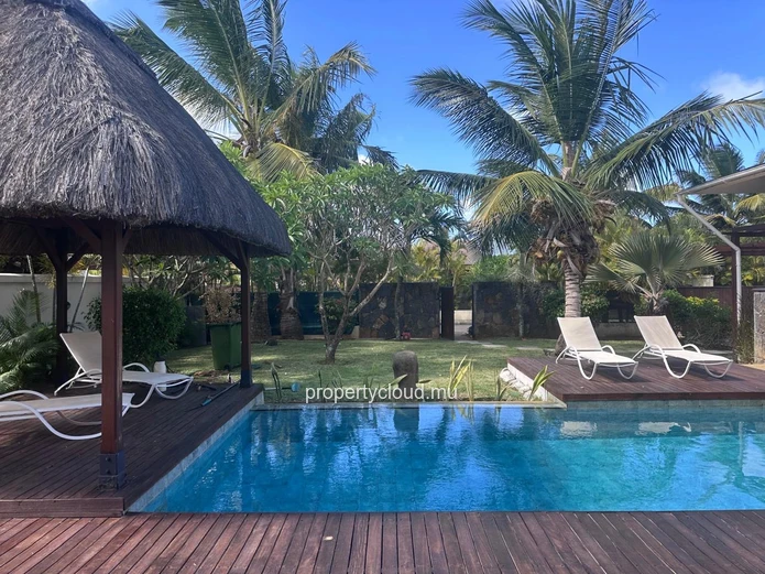 Discover this magnificent 4-bedroom villa, nestled in the heart of a private residence, a few steps from the coastal ...