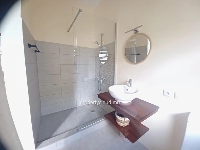 Tamarin – For sale, recent 3-bedroom villa with swimming pool and open view