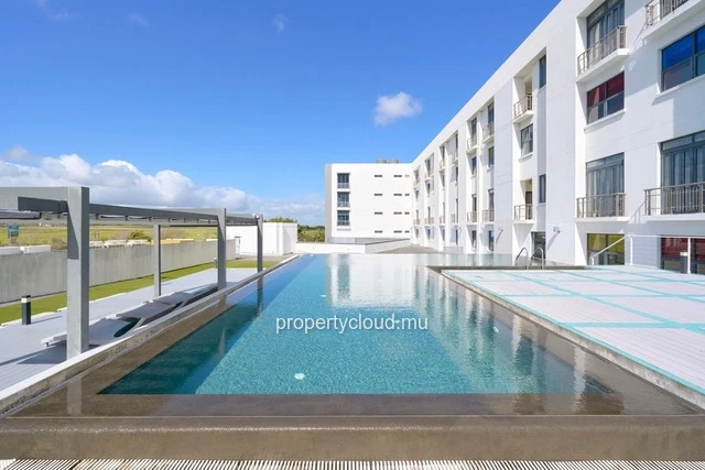 A vendre appartement Accessible aux étrangers (R+2) sur Grand Baie La Croisette, duplex de 130 m2, vendu meublé et éq...