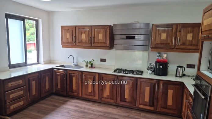 Stunning contemporary 3-bedroom villa with swimming pool – Flic-en-Flac