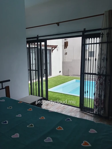 Discover this superb new and modern villa, available for long-term rental (1 year minimum) in Calodyne, a prime locat...
