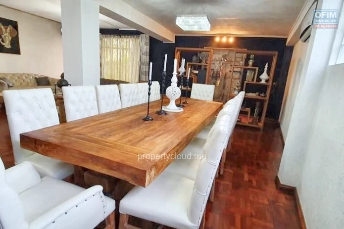 Curepipe for sale charming villa completely renovated with three bedrooms and an office,living space of 230M2 on a pl...