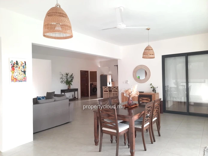 Tamarin – For sale, recent 3-bedroom villa with swimming pool and open view