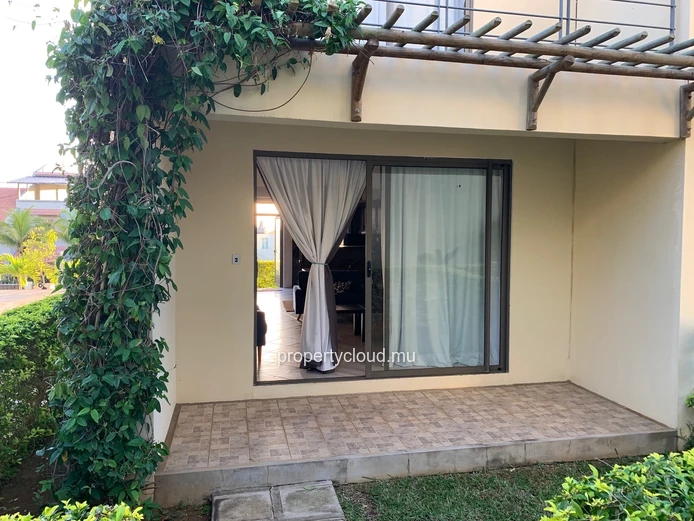 Flic en Flac: 3-bedroom triplex rental with swimming pool and unobstructed views of Flic en Flac