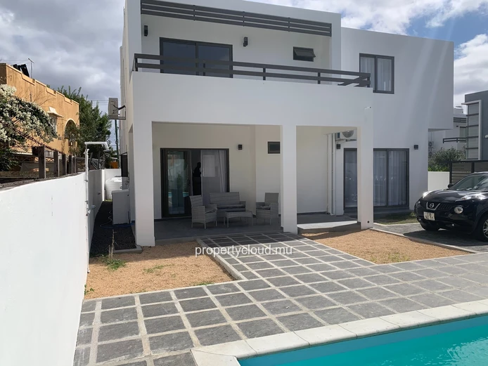 Tamarin for rent beautiful 4 bedroom villa with swimming pool located in a secure complex close to the beach and shops.