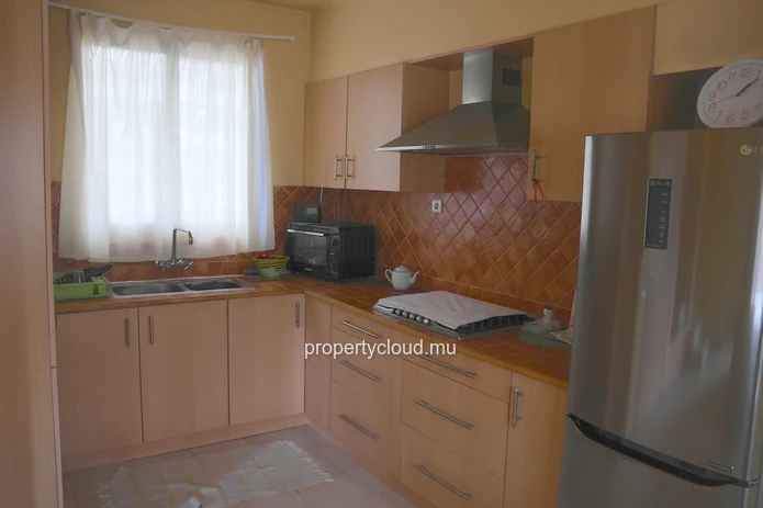 Flic en Flac, 2-bedroom apartment for rent in a villa 300 meters from the beach with a shared garden