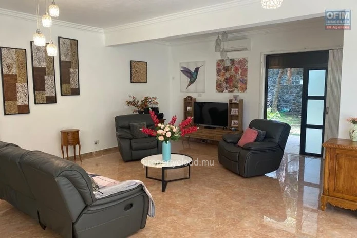For sale a villa accessible to FOREIGNERS AND MAURITICIANS ideally located in Bain Bœuf 200 meters from the beach. Th...
