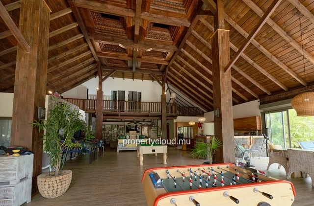 For sale: magnificent villa in a residence accessible to foreigners in Pereybere.