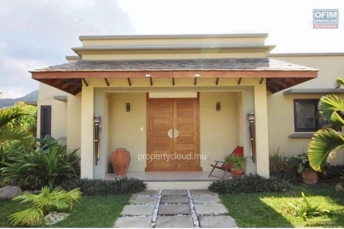 Black River sales of a luxury IRS villa accessible to foreigners 3 bedrooms of 345M2 and on 2207m2 of land.