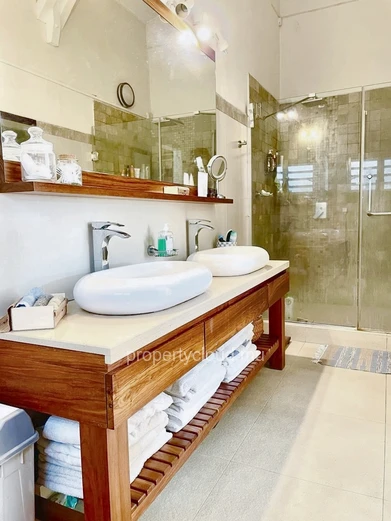 Tamarin for sale pleasant and beautiful five-bedroom villa with swimming pool in a quiet area with an exceptional vie...