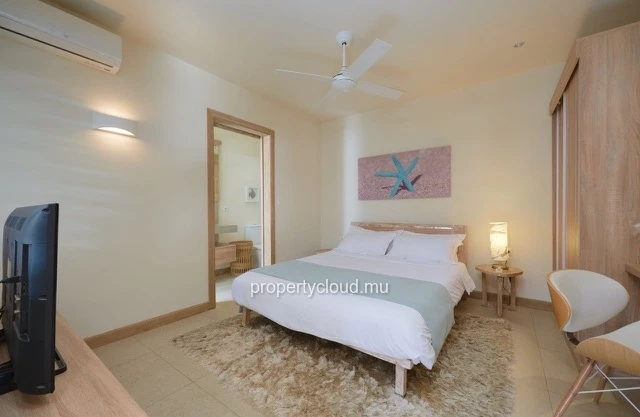 For sale: villa in a prestigious residence accessible to foreigners. Two minutes from the center of Grand Baie.