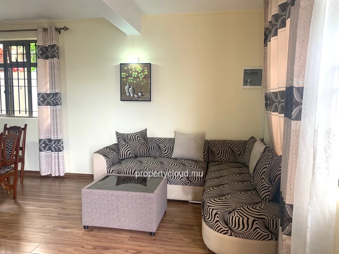 Flic en Flac - 3 bedroom apartment for rent, located on the ground floor in a quiet area.