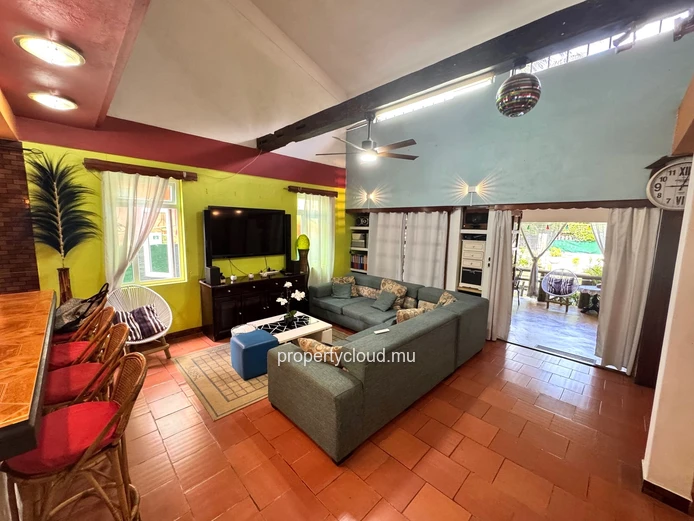 Albion – For sale, two villas with swimming pools, close to the beach