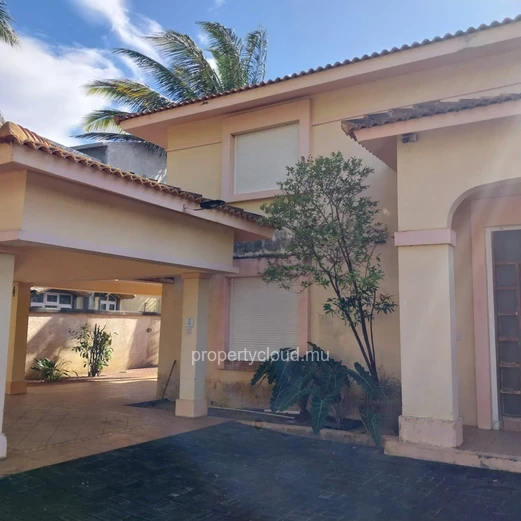 For sale a modern villa in Cap Malheureux not far from the beach and the famous church of Cap Malheureux.